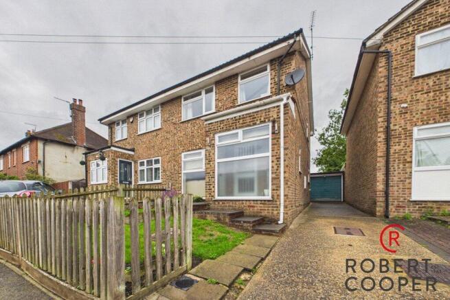 3 bed property, in Wiltshire Lane, £600,000
