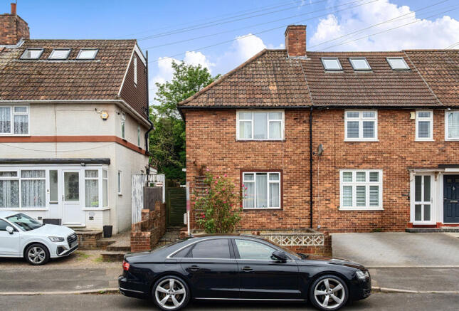 2 bed property, in Glastonbury Road, £435,000