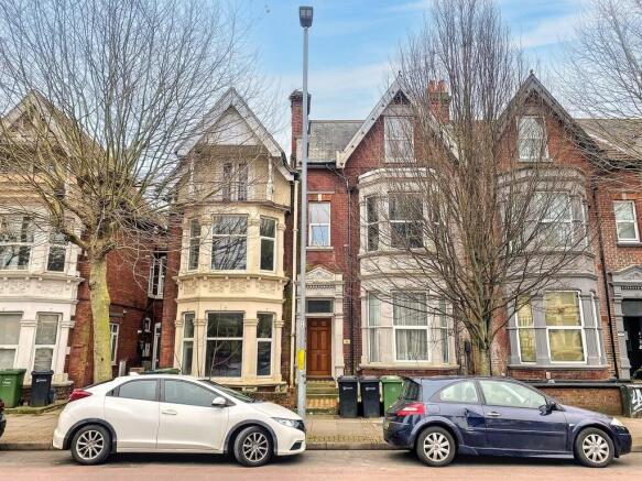 1 bed property, in London Road, £70,000