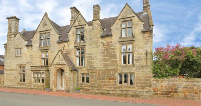 7 bed property, in Main Street, £1,600,000