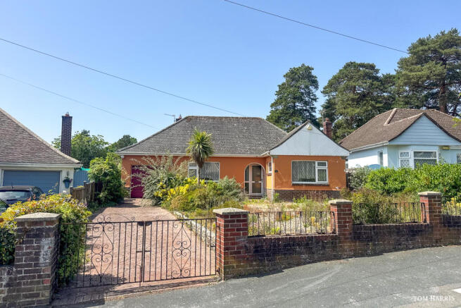 2 bed property, in Hillside Drive, £500,000