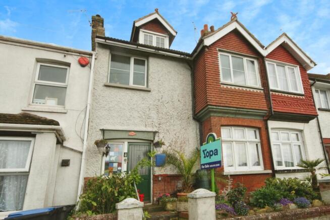 4 bed property, in College Road, £275,000