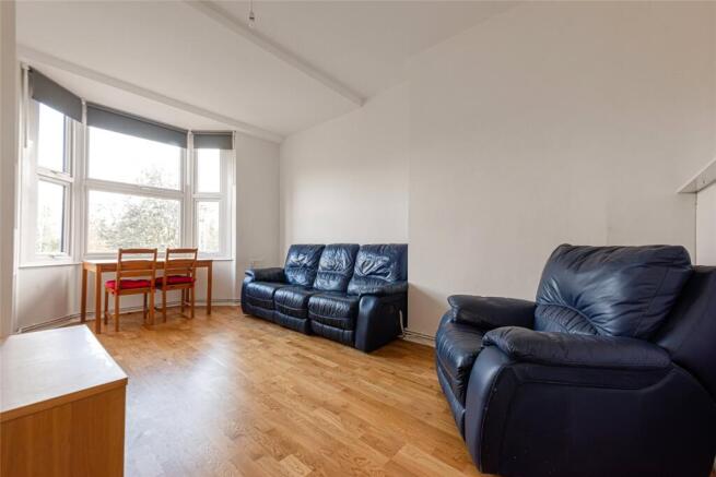 1 bed property, in Woodstock Road, £385,000