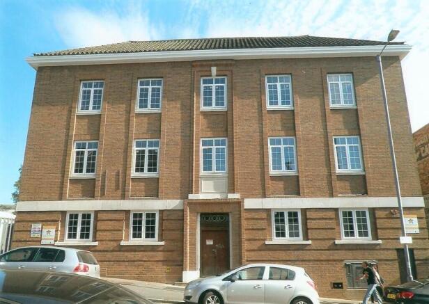 1 bed property, in Rowland Hill House, £85,000