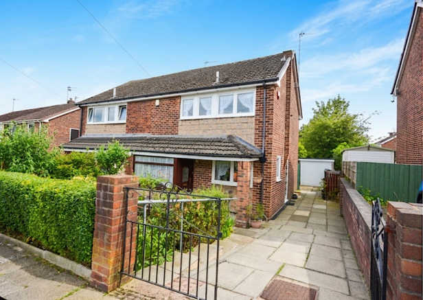 3 bed property, in Chadderton Drive, £270,000