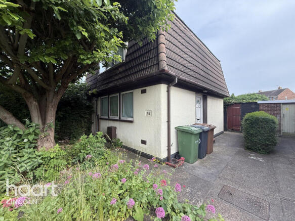 2 bed property, in Woodhall Drive, £90,000