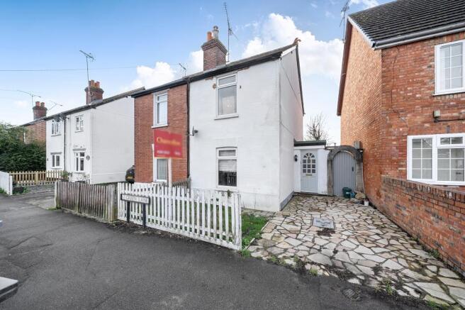 2 bed property, in Blackwater, £375,000