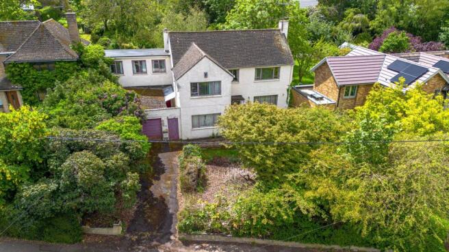 5 bed property, in Arnolds Way, £750,000