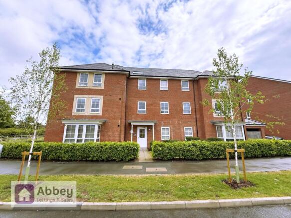 1 bed property, in Somerset Avenue, £145,000