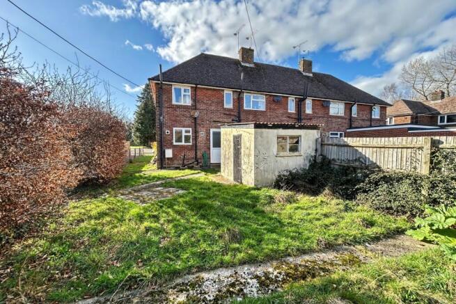 2 bed property, in Bovington, £240,000