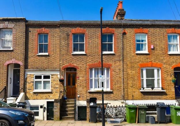1 bed property, in 38B Birkbeck Place, £240,000