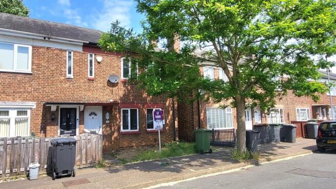 3 bed property, in Willesden Avenue, £180,000
