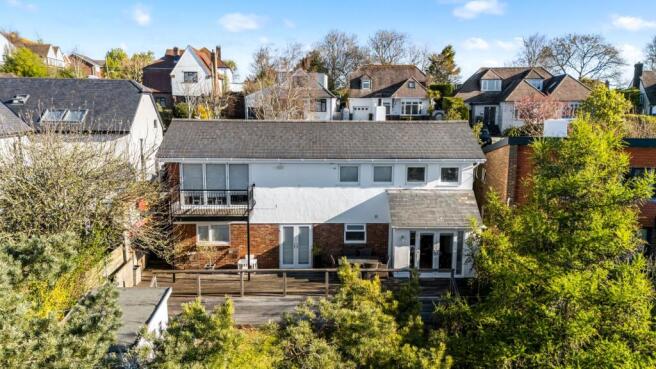 4 bed property, in Redhill Drive, £850,000