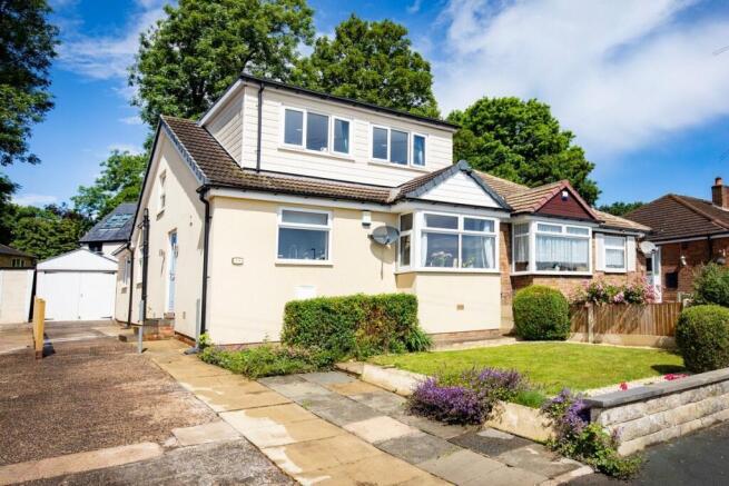 3 bed property, in Brighouse, £299,950