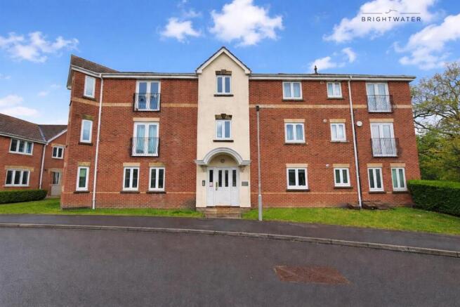 2 bed property, in Liederbach Drive, £199,999