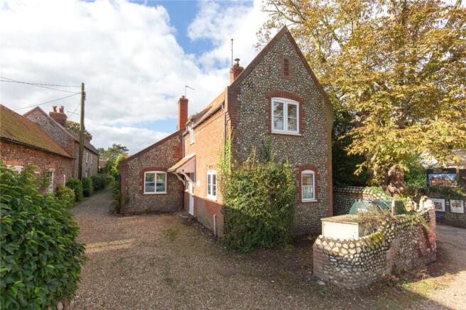 3 bed property, in High Street, £795,000