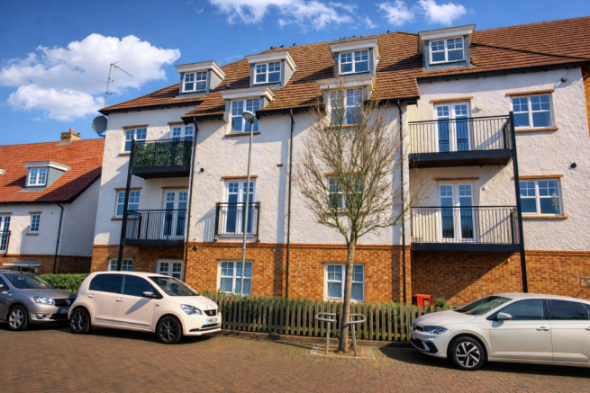 1 bed property, in Bowyer Drive, £170,000