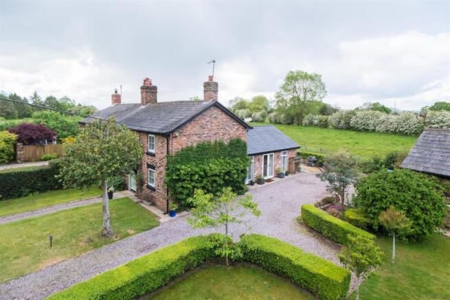 3 bed property, in Tiverton Heath, £565,000