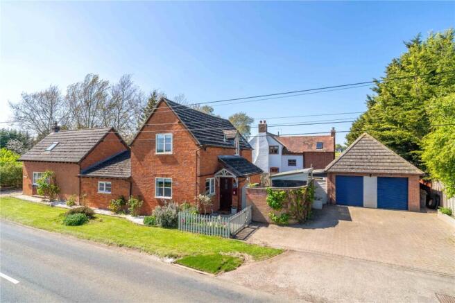 4 bed property, in Ullington, £600,000