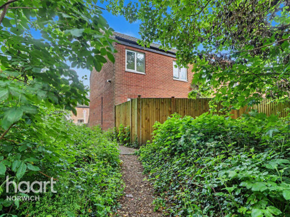 3 bed property, in Dogwood Road, £220,000