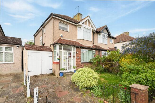 3 bed property, in Beaconsfield Road, £550,000