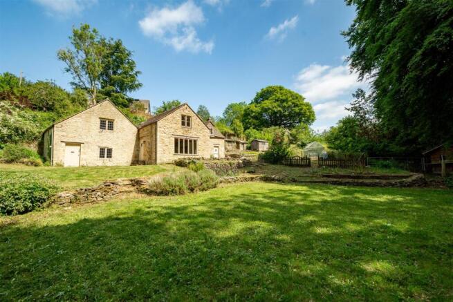 3 bed property, in Oakridge Lynch, £895,000