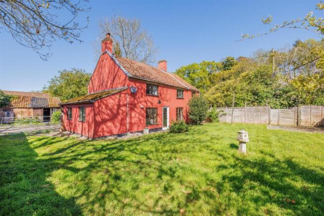 3 bed property, in London Road, £425,000