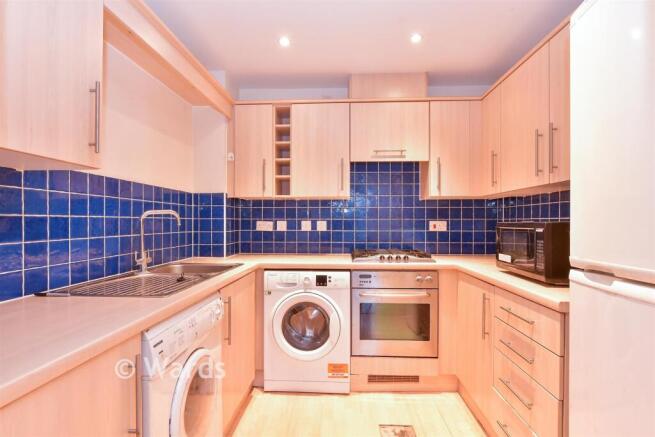 2 bed property, in Keating Close, £140,000