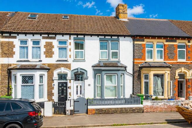 3 bed property, in Llanmaes Street, £350,000