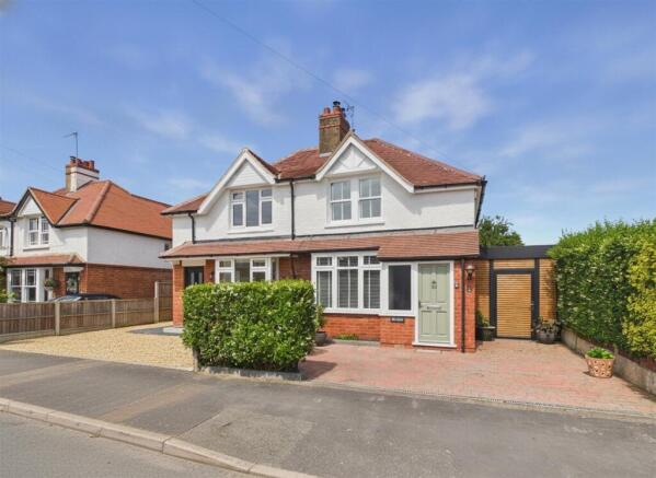 3 bed property, in Rydal Road, £375,000