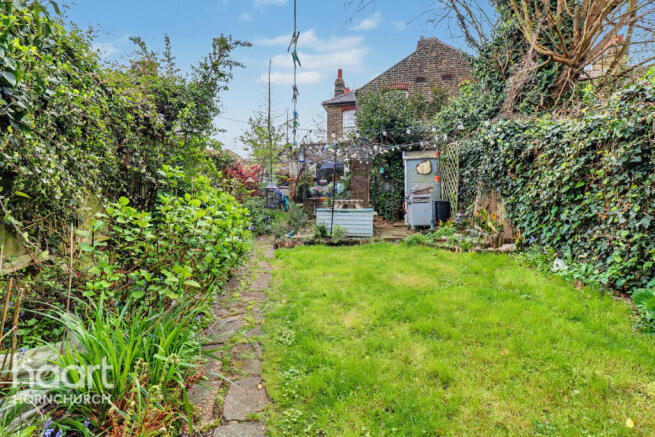 3 bed property, in Abbs Cross Lane, £425,000