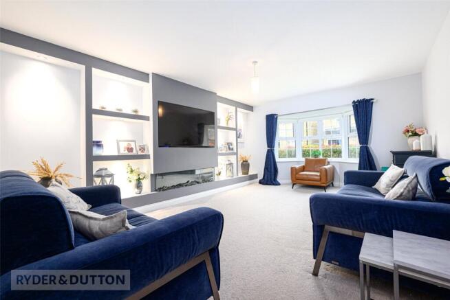 5 bed property, in Vicarage Meadows, £700,000