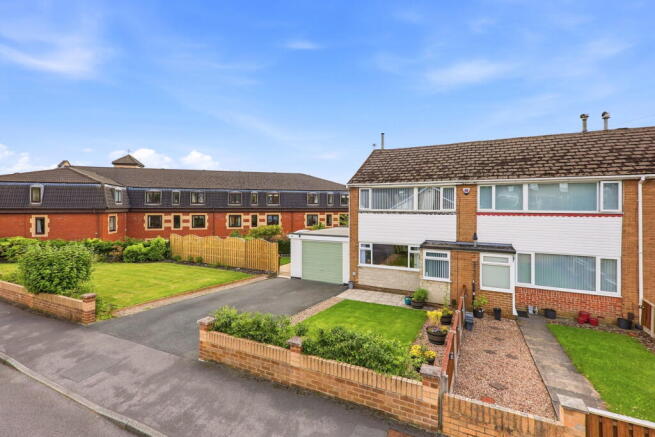 3 bed property, in Green Lane, £375,000