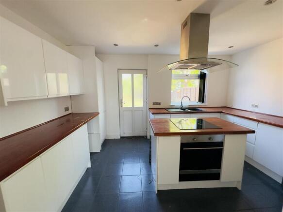 2 bed property, in Dunster Place, £175,000