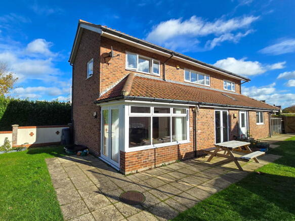 3 bed property, in The Meadows, £385,000