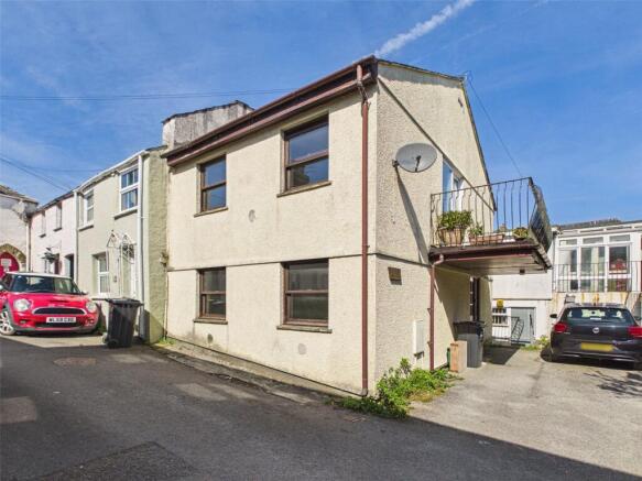 2 bed property, in Chapel Lane, £180,000