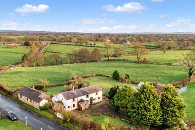 5 bed property, in Inglewhite Road, £585,000