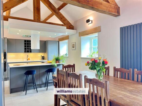 6 bed property, in Bodfari, £774,995