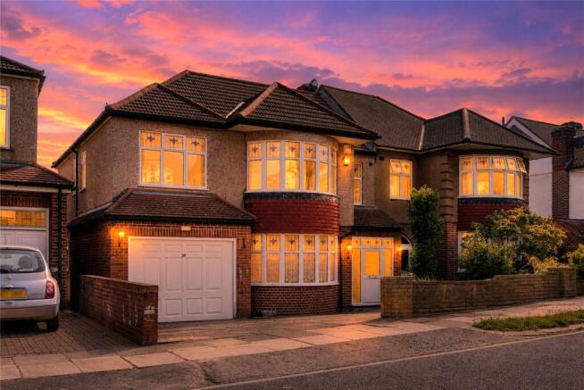 5 bed property, in Grosvenor Gardens, £1,050,000