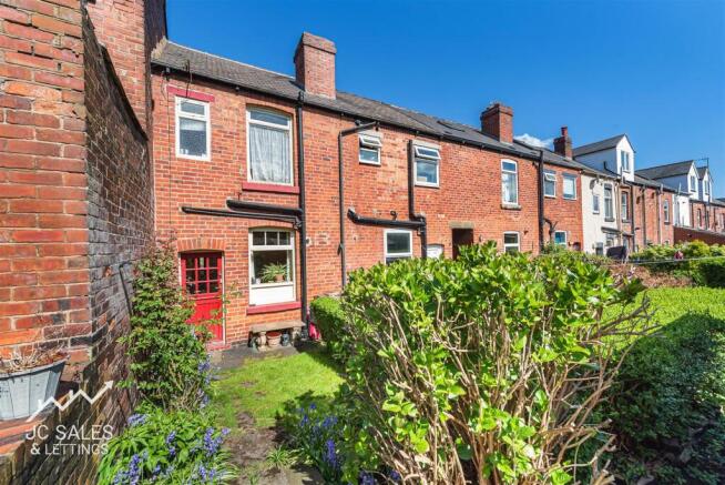 2 bed property, in Neill Road, £190,000