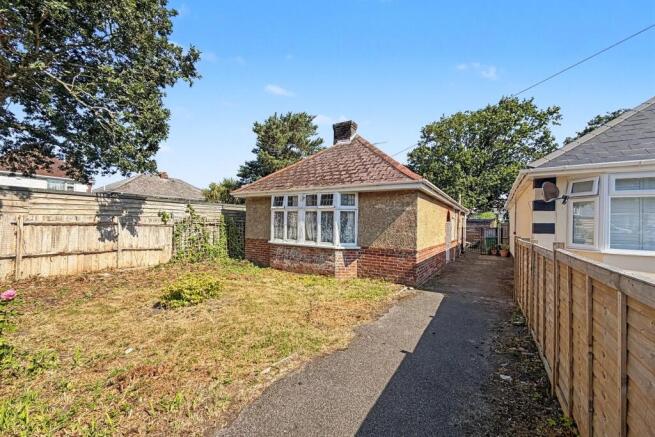 3 bed property, in Poole, £285,000