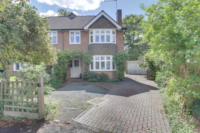 3 bed property, in Burnham Rise, £735,000