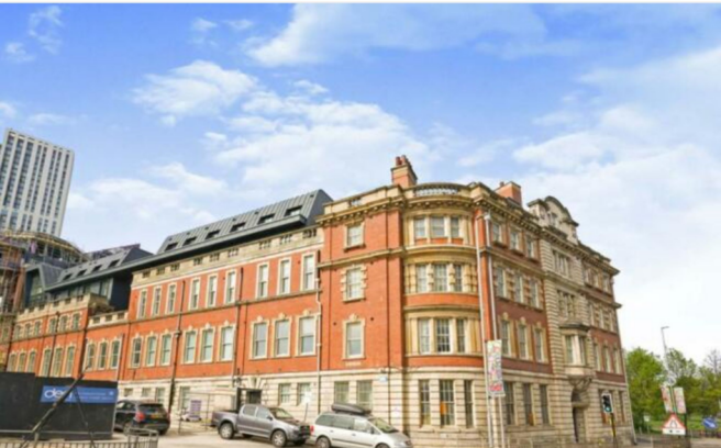 1 bed property, in North Street, £80,000