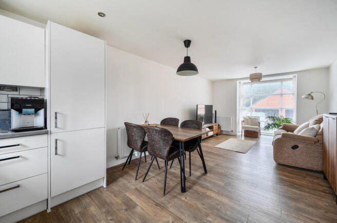 2 bed property, in Ifould Crescent, £299,950