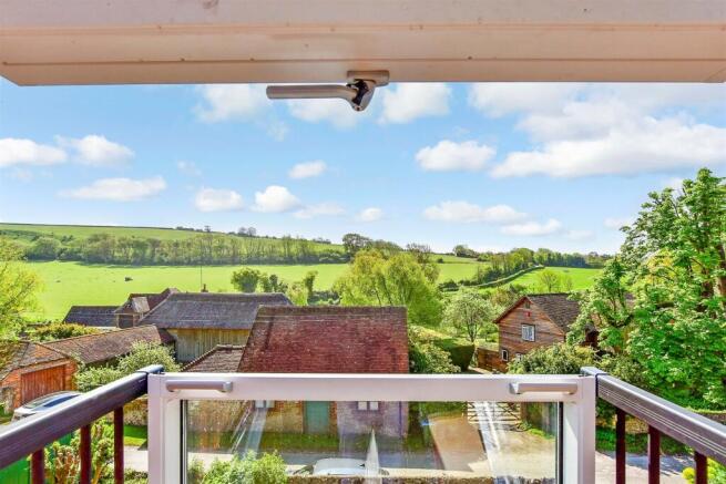 5 bed property, in Burpham, £700,000