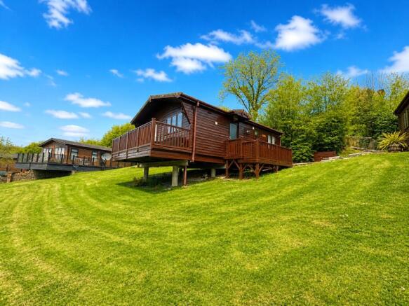 2 bed property, in Lodge, £70,000