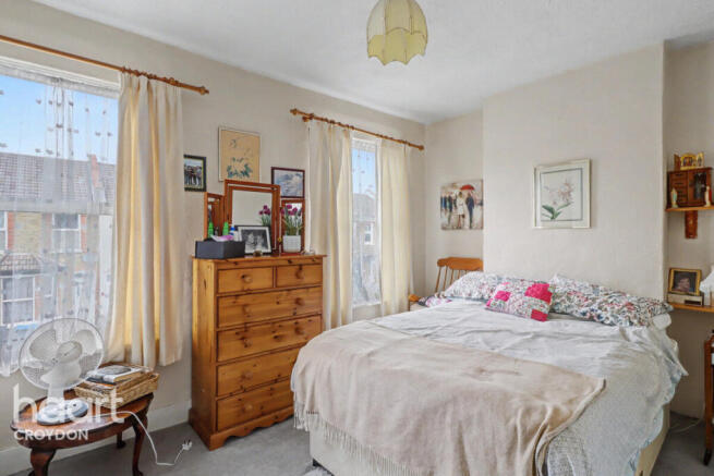 2 bed property, in Pemdevon Road, £360,000