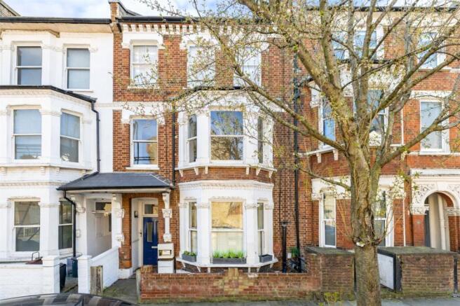 1 bed property, in Eckstein Road, £475,000