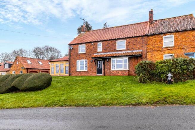 4 bed property, in Hill Rise, £695,000