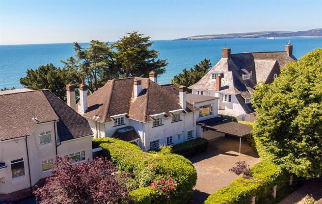 6 bed property, in Sandbourne Road, £1,895,000